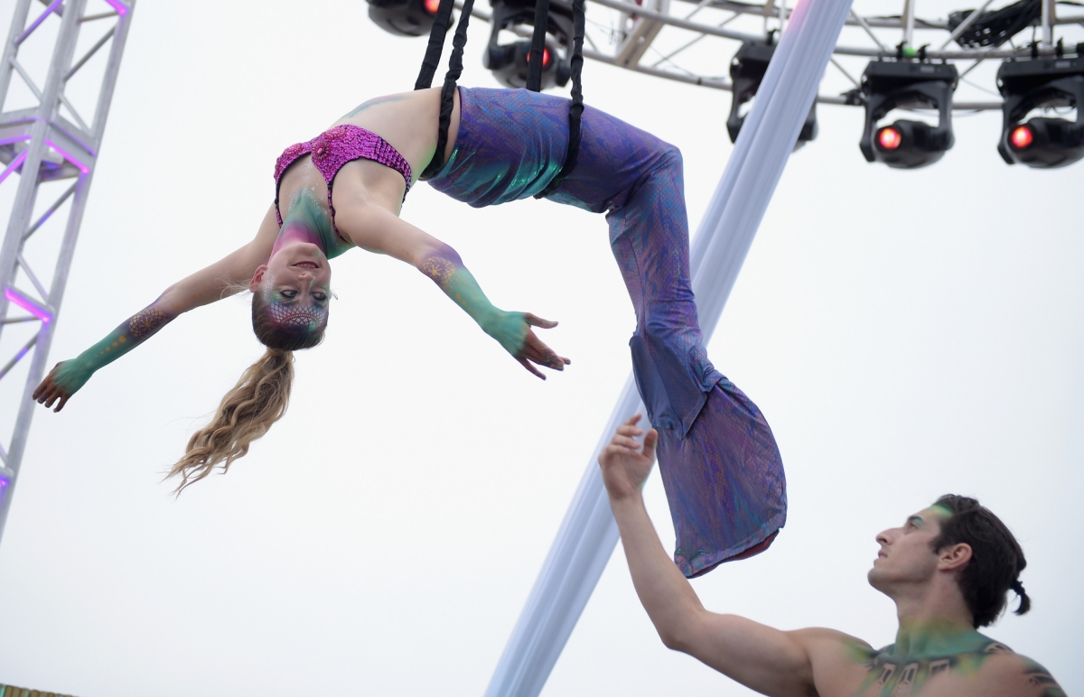 Aerial Culture artists at Heal the Bay's Bring Back the Beach Gala