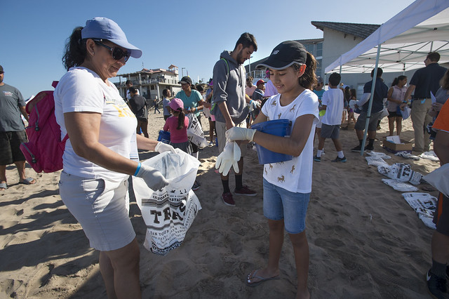 The Los Angeles County Department of Beaches and Harbors and Heal the Bay collaborate during National Coastal Cleanup Day at Dockweiler State Beach. The event included cleaning up the beach, family-friendly activities, and a chance to enter the Can the Trash! Clean Beach Poster Contest. All Rights Reserved. No Commercial Use. Credit: Los Angeles County
